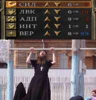 744x768
