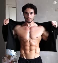 592x640