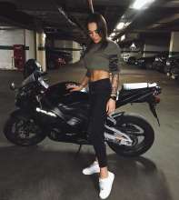 863x960