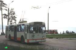 851x557