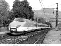 990x741